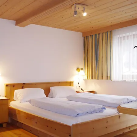 Neunerhof * 洛伊塔施